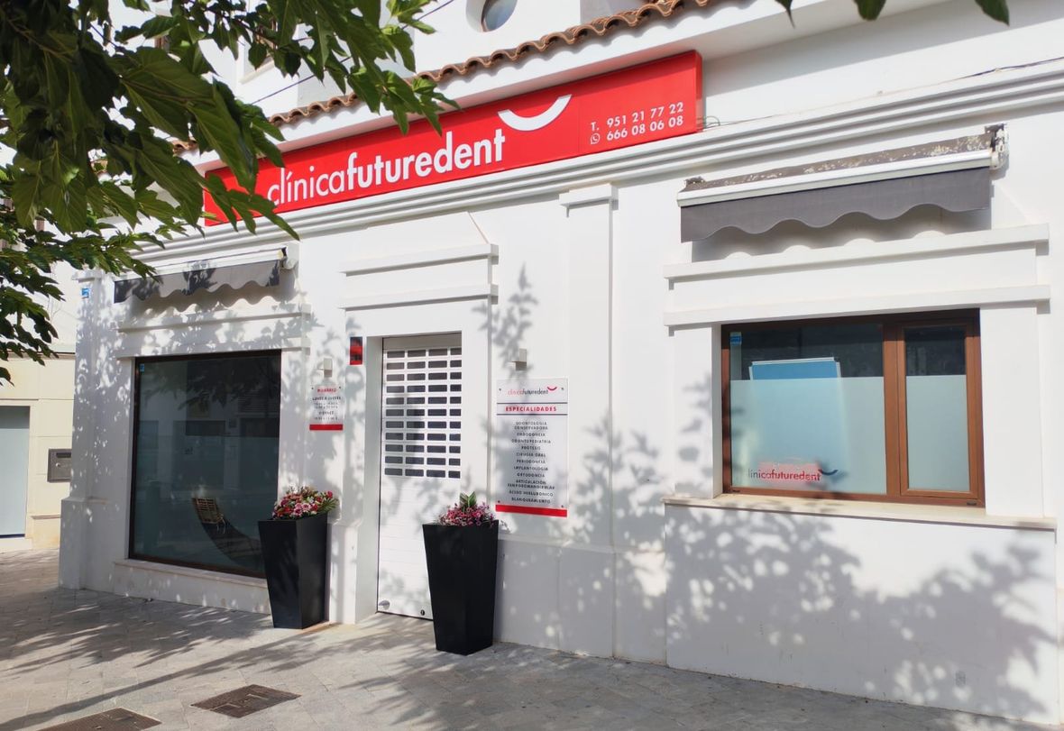 Fachada de la clínica dental Futuredent en Marbella